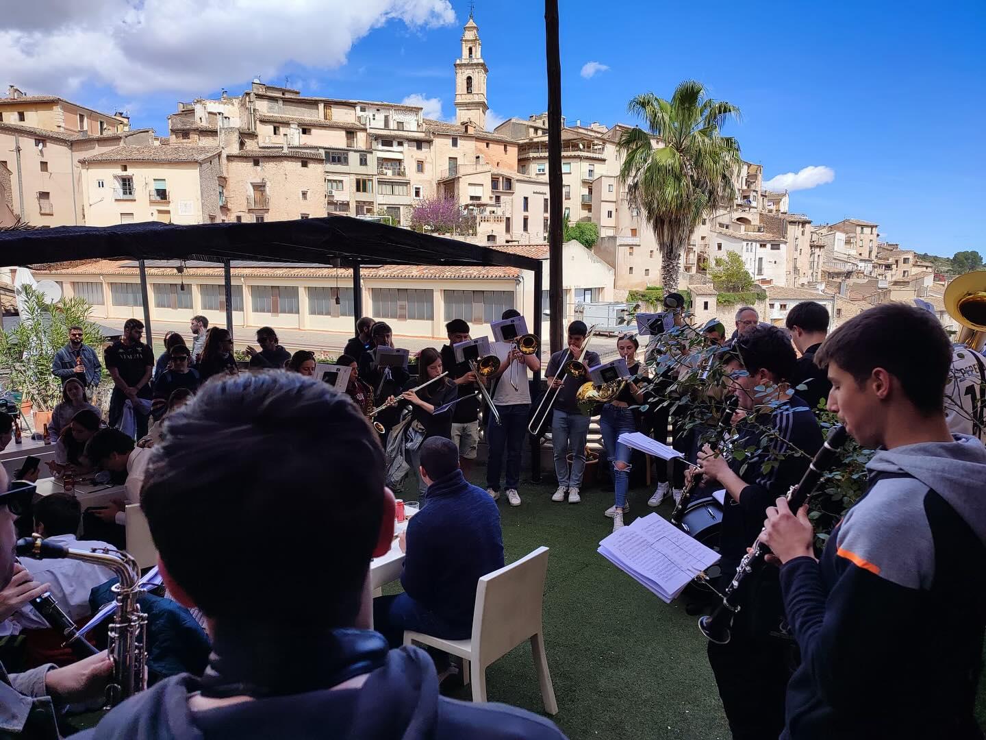 Tot Globo i l’Associació Unió Musical Bocairent ofereixen un concert en l’aire.