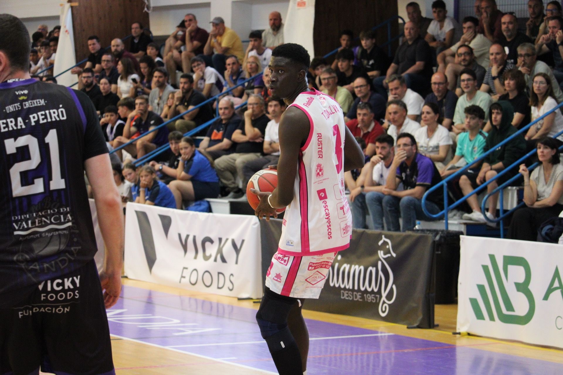 L’Ontinyent CB fitxa un pivot de 2.07 metres